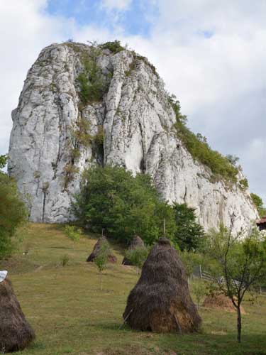 Foto Klippe pe valea Ampoitei (c) Petru Goja